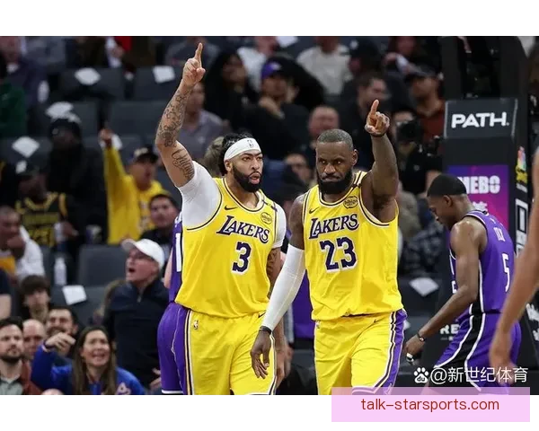 湖人队迎战勇士队，詹姆斯再创历史纪录，NBA常规赛精彩纷呈