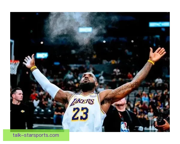 詹姆斯再创历史新高 湖人击败快船迎来赛季首胜