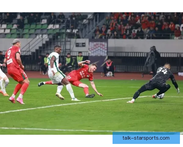 欧洲足球劲旅惊险逆转夺冠，球迷为精彩表现疯狂欢呼